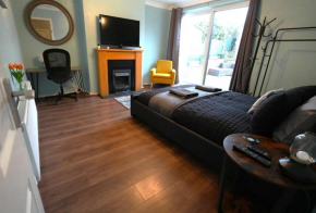 Detached Homestay - Super, King & Double Rooms - Leyland, Preston, Chorley, Lancashire